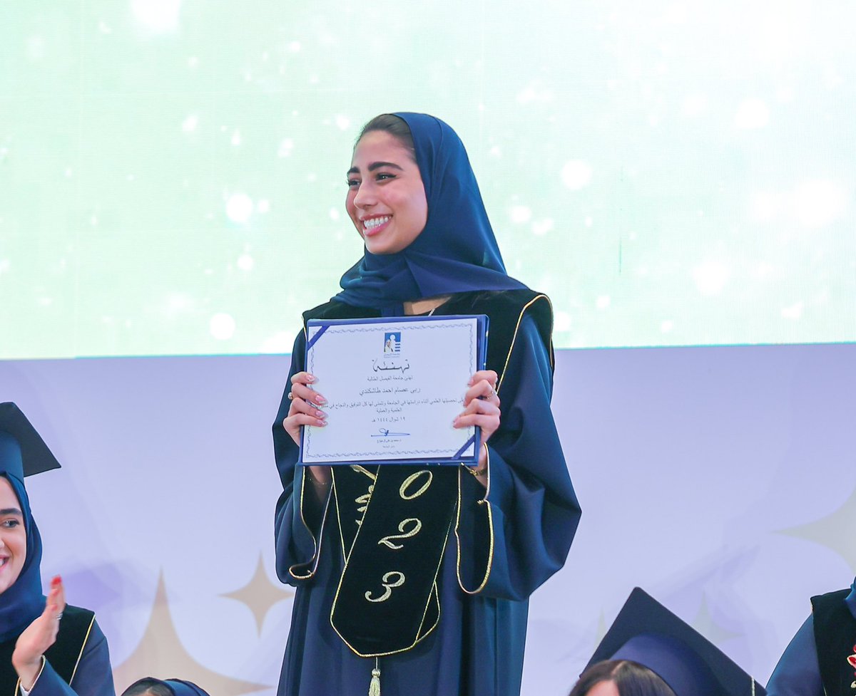 Ruba_et's tweet photo. الحمدُ للهِ الَّذي بنِعمَتِه تَتِمُّ الصَّالحاتُ 🙏🏼🎓

🤍 🩺 !I’m officially a doctor https://t.co/KnkI8qShE2