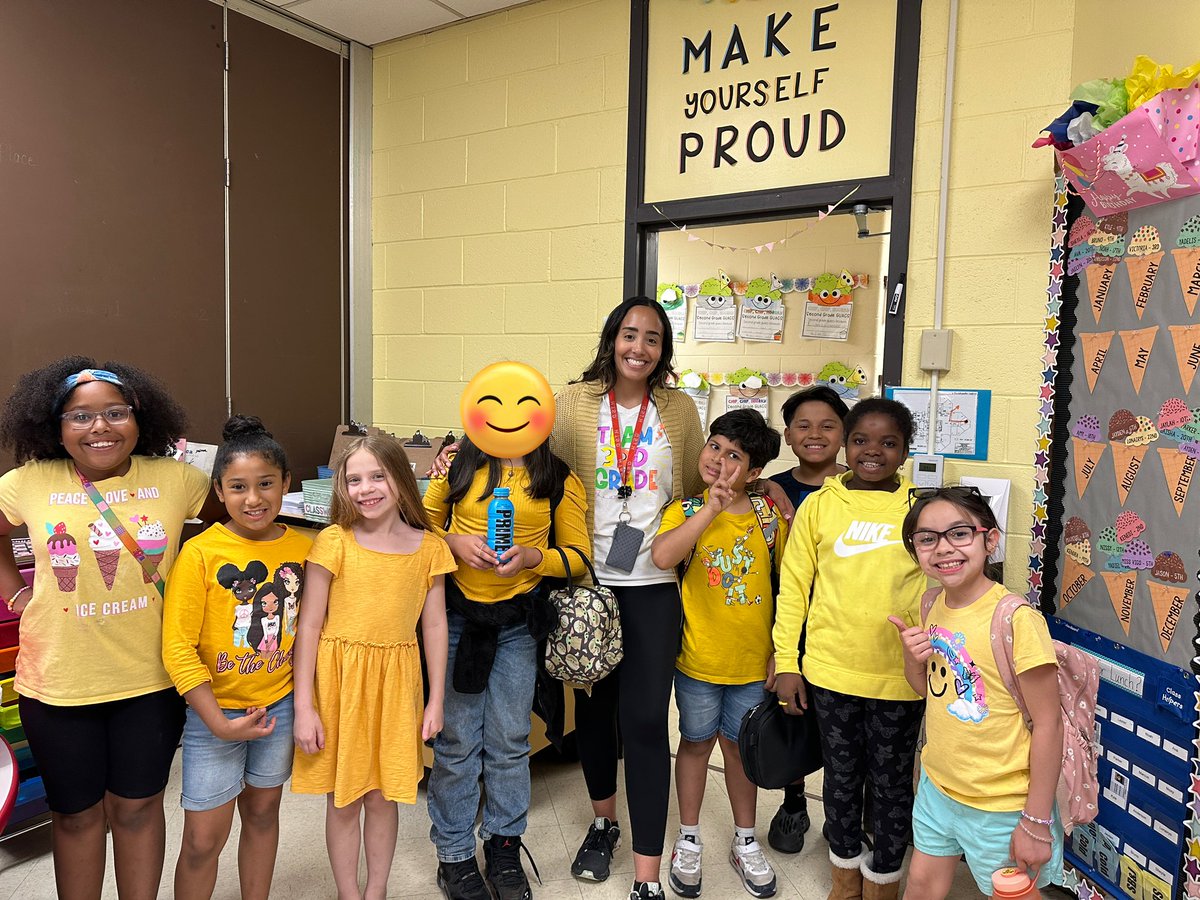 Wear your teacher’s favorite color day! 💛 <a href="/WeAreHTSD/">WeAreHTSD</a> <a href="/HTSD_Wilson/">Wilson Elementary School</a>