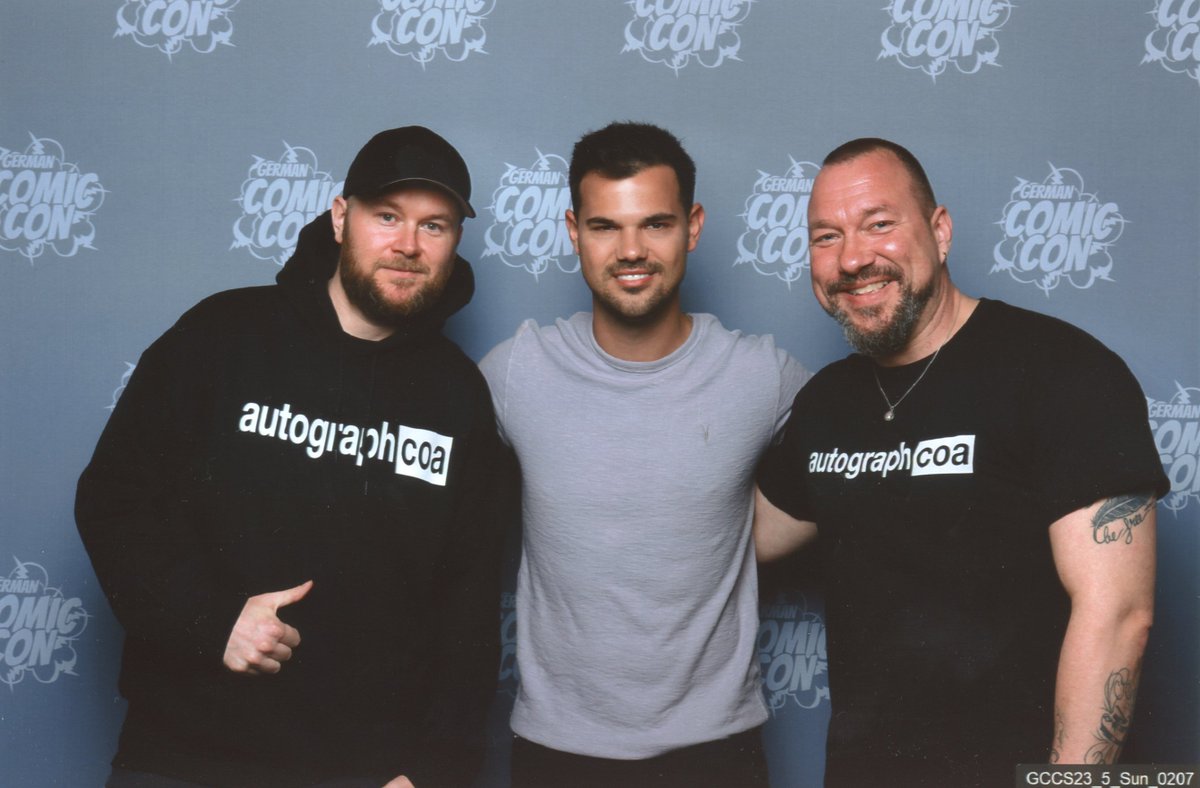 AutographCOA (ACOA) Authentication tweet media