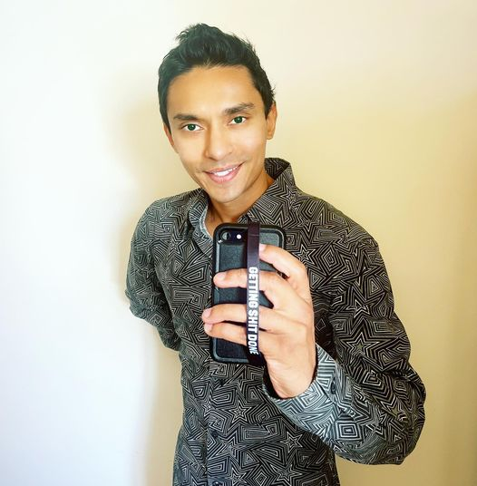 kingpriyom's tweet photo. #thirstythursday #fresh #phoneloops thank you @phoneloops, no more drops cause of that safety grip ... and always.. getting Sh*t done! 📷
.
.
.
.
.
.
#selfie #selfieswag #swagshirt #phoneloop #phoneloopssavetheday #actorslife #artistlife #fitlife #studlife #prettyboyswag #leanmeanmachine #fitlife #smartlife #besmart #mensfashion #versace #versaceshirt #losangeles #hollywood #hollywoodlife #westhollywood #priyom #mrhollywood #mrinternational #moregoodtimes #thanks