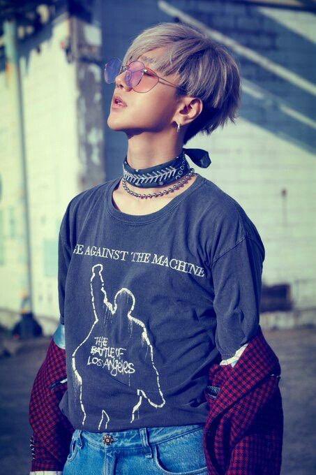 KpopMetal's tweet photo. Yesung from Super Junior knows that “Godzilla’s pure motherfuckin’ filler. Keeps your eye off the real killer,” in this Rage Against the Machine shirt. #RatM #SUPERJUNIOR #KPOP https://t.co/ga5ETsHieO
