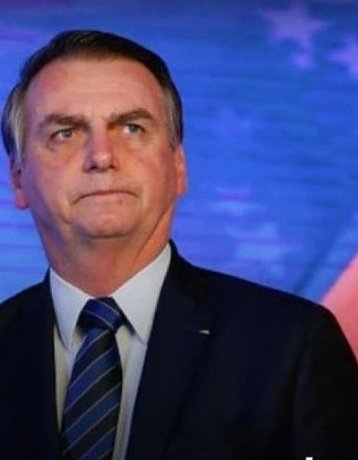 SergioJrOfGod1's tweet photo. Facilitando serviços.

__ Fui ateu por 11 anos e meio.
Nesse período, estudei muito para "destronar" o Deus de meus pais.
Minha irmã doente (paralisia cerebral) e a pobreza, adicionada a casa de meu pai desabar um mês depois de ter sido concluída, eram os principais motivos da minha ira.
Nos meus estudos, observei homens que lutaram contra o pensamento religioso e os seus resultados:
Nero = Não conseguiu
Calígula= Não conseguiu
Hitler = Você já sabe
Coliseu Romano= nada.
Questionei: mas que droga de pensamento é esse que ninguém conseguiu destruir.
Daí, comecei a perceber que, quanto maior a perseguição, mas o povo crescia.

Enfim, tudo que está acontecendo agora, só vai turbinar o pensamento cristão/conservador.
Foram, 2 milênios assim!
Talvez, alguém diga:
É, mas como crescerá, se formos calados?

Eu te diria: você não sabe o poder de uma ideia guardada em segredo. O que hoje se vê nas praças, nasceu em cavernas.

Em países (não posso citar), há inúmeras pessoas que vão para a Mesquita e oram para Maomé, mas se reúnem secretamente para adorar a Jesus.

O sal já temperou a comida, e o povo aprovou o sabor, não adianta tentar impedir. Há sempre alguém com uma marmita na multidão.

Deus abençoe o Brasil!
#AceitemOBrasilEConservador