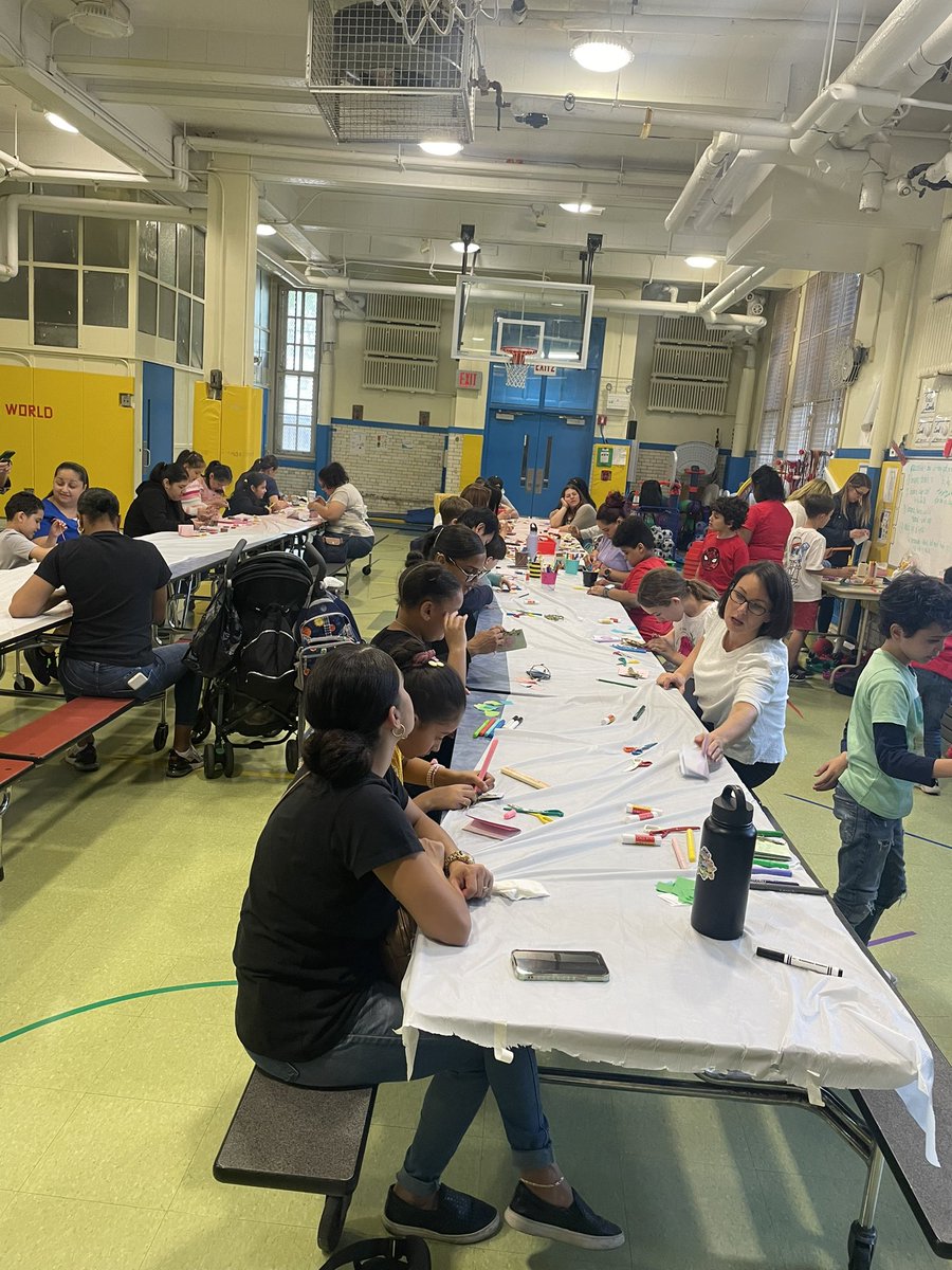 PS91Q's tweet photo. Great afternoon spent book making with PACK families and @MarquisStudios . Thank you Ms Wander and Ms Feldman for connecting everyone today. 
#onepackmanypawprints #BravePack
#ENLTEAM
@DOEChancellor @NYC_District24 @nycoasp @ArtsQueensNYC @NYCDOE https://t.co/KFLxnuDJrn