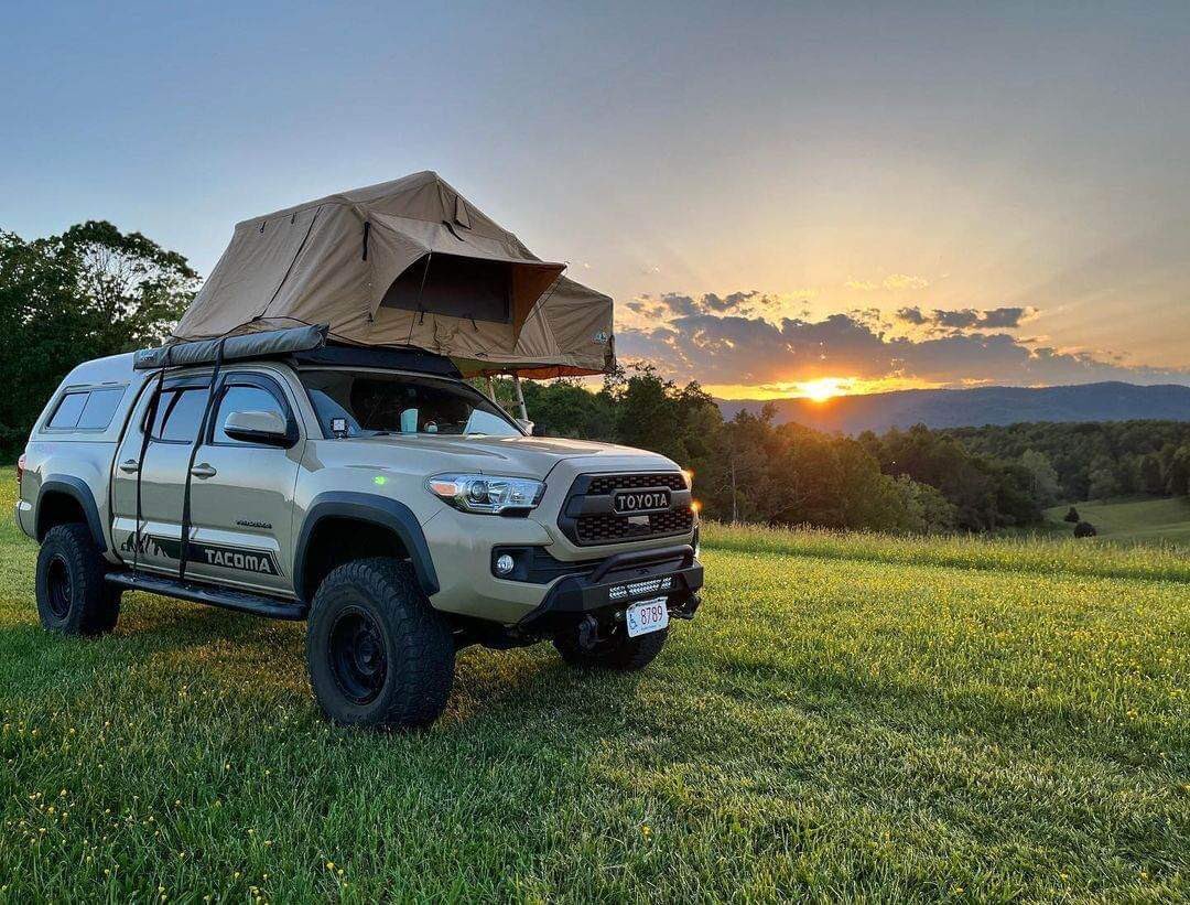 tsoverland's tweet photo. Let's go camping! 
📸 by @travelhealthfully 

📍Natural Bridge, Virginia https://t.co/1hnnOXogGK