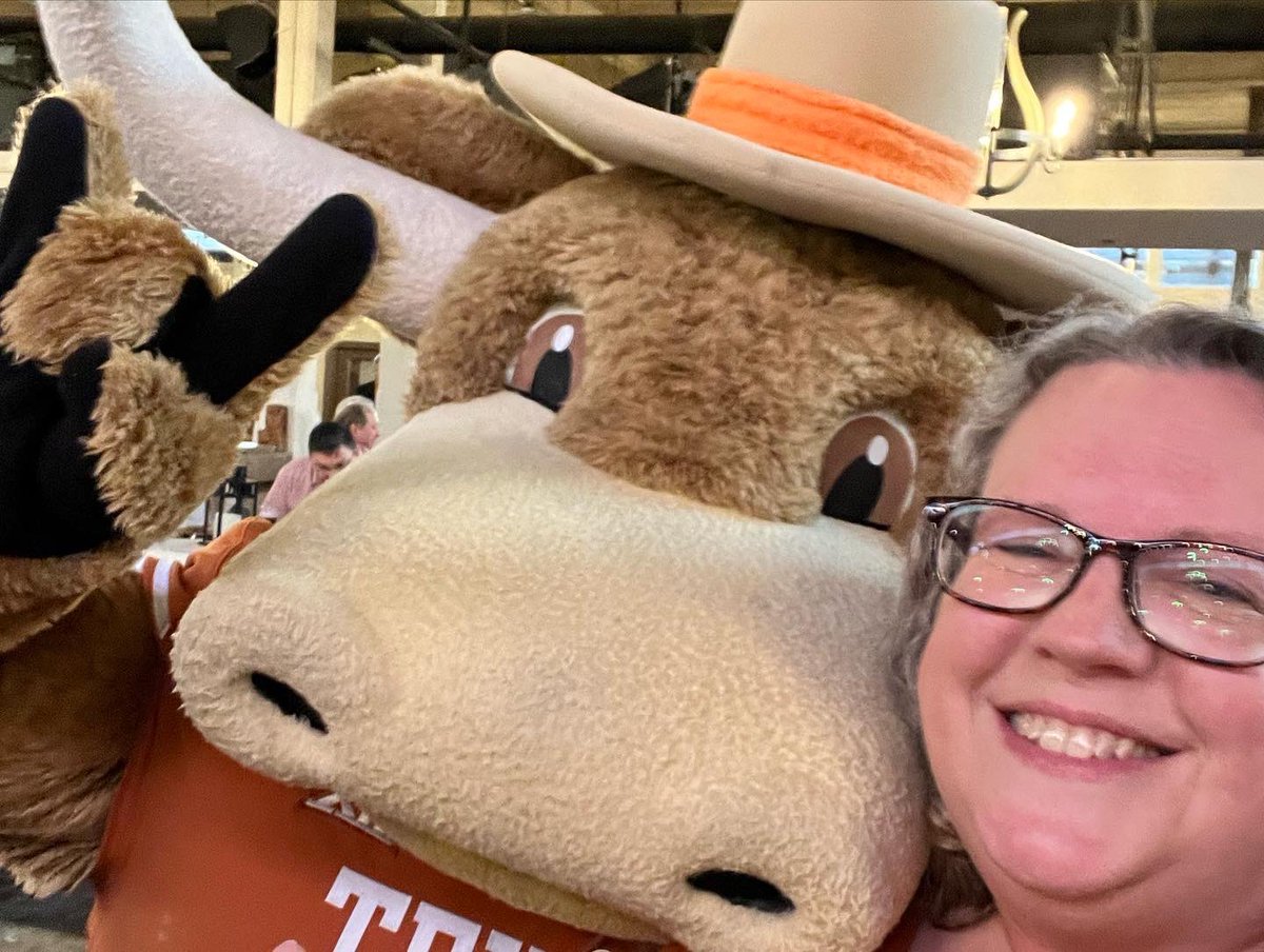 Charis Weiss tweet media