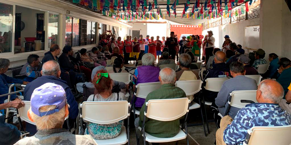 UnivMx's tweet photo. El 29 y 30 de abril se llevó a cabo en todo el país la segunda edición del evento «Caleb Intercesor» en #asilos y #CasasDeReposo, beneficiando a 2726 #AdultosMayores.
#Universal #México #Caleb https://t.co/l5vSBmaJTs