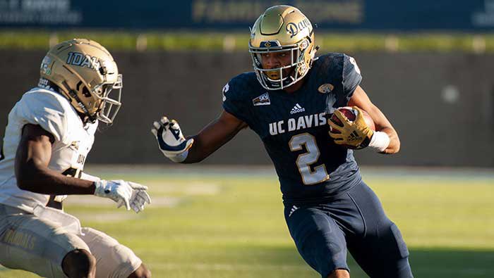 CarterVargas21's tweet photo. #AG2G after a great conversation with @CoachBurke10 I’m blessed to receive my 8th D1 offer to the university of UC DAVIS!!
@EAthletix
@CoachPepeAVO 
@BrandonHuffman 
@JBaileySMSports https://t.co/EAf7Cl5D18