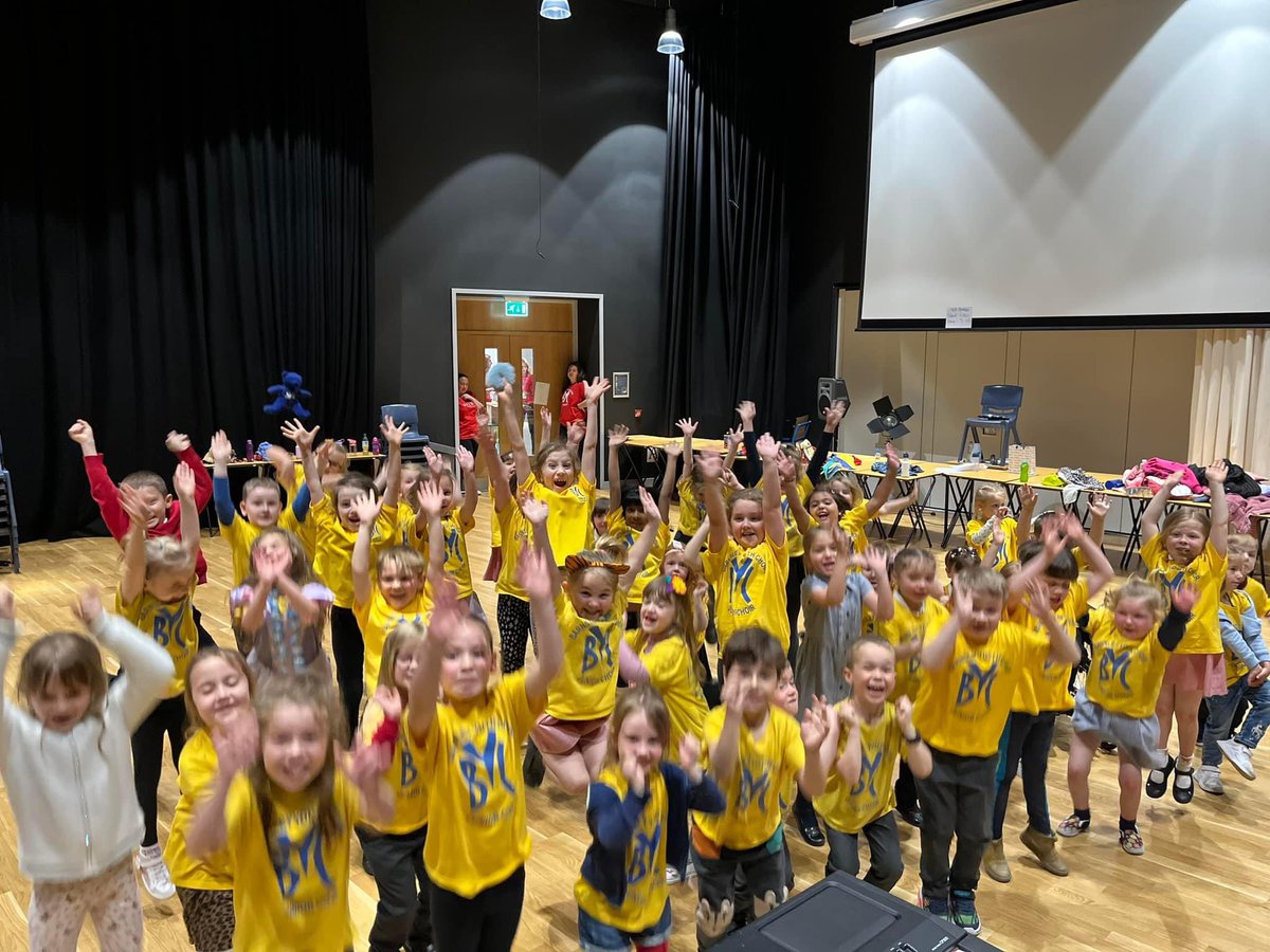 BarnsleyChoir's tweet photo. A great evening with the Central Choirs. Here’s a photo of @bycjuniorchoir who had 50 x 4-7 year olds tonight, and a photo of 3 of our other choirs (@bycchildrens @bycintermediate and @bycsenior ) working together. Such a great atmosphere ! https://t.co/47AnMNAVcV