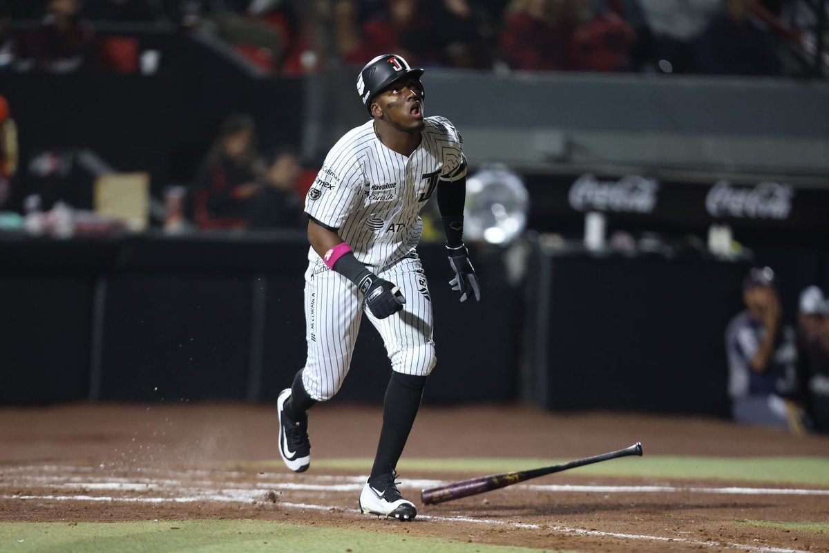 MOVIMIENTO 3x1

Los <a href="/TorosDeTijuana/">Toros De Tijuana 🐃⚾</a> se hicieron del relevista zurdo Luis Márquez en un cambio que envió a Junior Lake (J), Samuel Zazueta (PZ) y Tyler Madrigal (PZ) a <a href="/elaguilabeisbol/">El Águila de Veracruz</a>.

#LaCasaDelRey