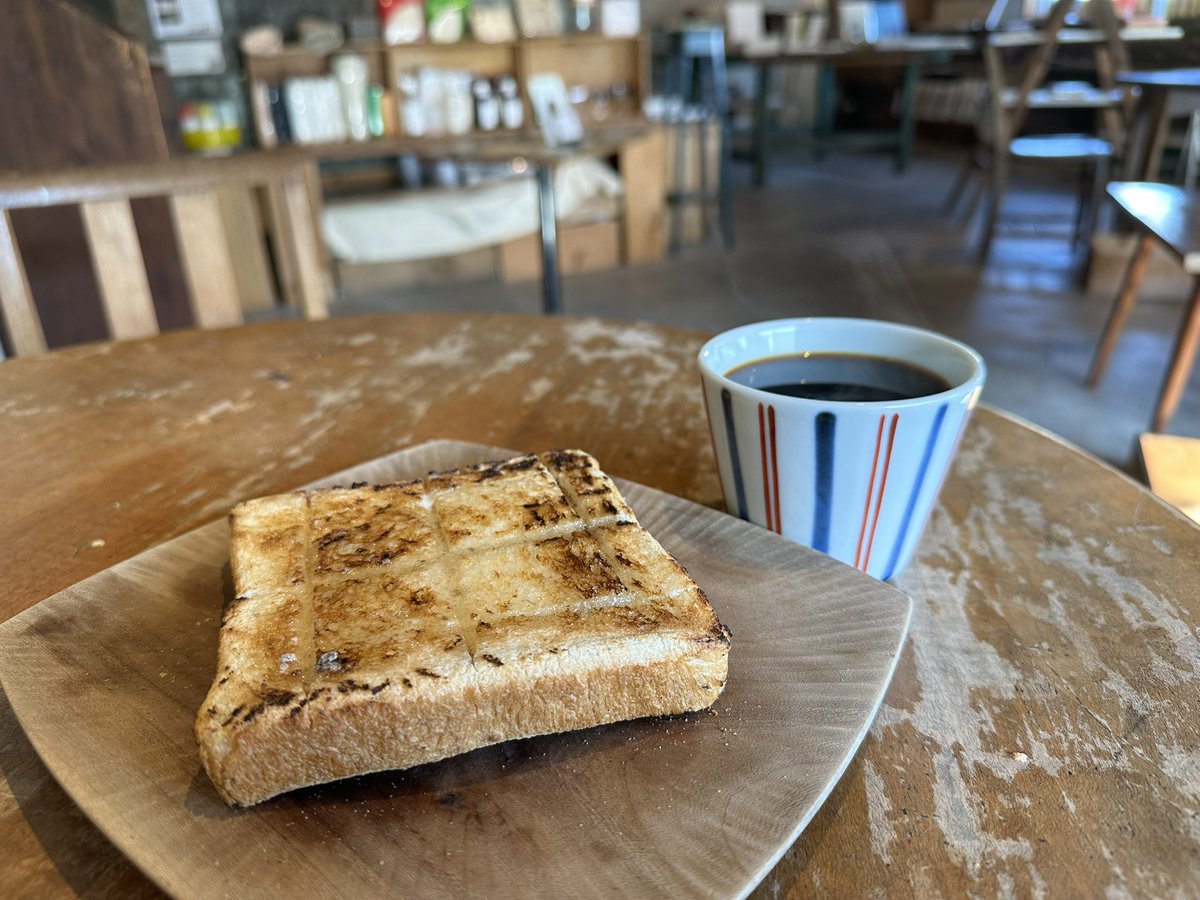 huin's tweet image. #RubyKaigi2023 2日目の朝は 会場近くの栞日さんに来ています