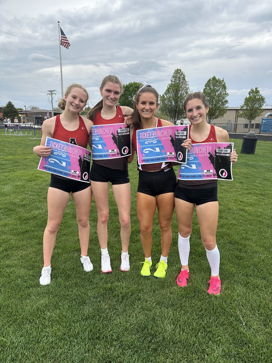 MolliLeiting's tweet photo. More state qualifiers!! ⁦@moriah_knapp⁩ placed 1st in the 3000m and then came back in the 4x800 with Malyn Davis, Andi Jensen, ⁦@macyknapp5⁩ to punch another state ticket

⁦@stormdavis4D⁩ ⁦@AlgonaStuCo⁩ ⁦@hawkeyecpa⁩ https://t.co/n8muzZMNS3