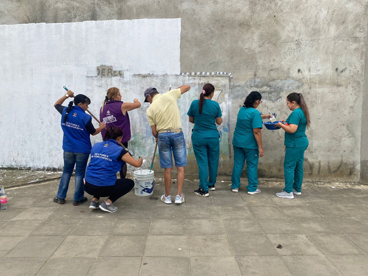 AlcaldiaBGA's tweet photo. ¡Qué mural tan lindo!😍

Nuestro equipo del @InteriorBGA junto con las madres comunitarias del barrio Pablo Vl, recuperamos espacios que se tenían para conductas contrarias a la convivencia👊🏻

Gracias a la ayuda de nuestros niños y niñas de la comuna 8 🥰 https://t.co/fUpyeoz7oj