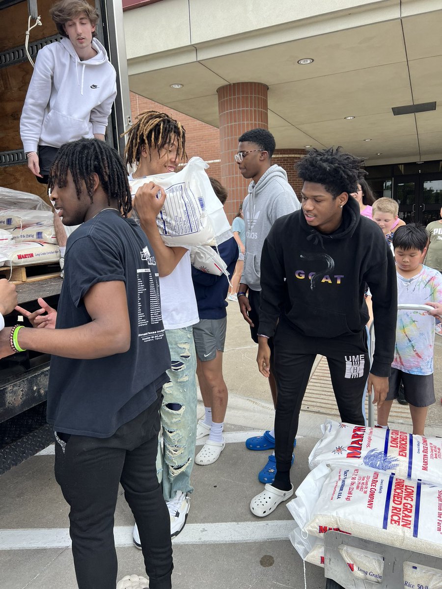 Had a great time serving <a href="/KAH_HQ/">Kids Against Hunger</a> and the community of Allen with Chandler Elementary. #WeAreAllen