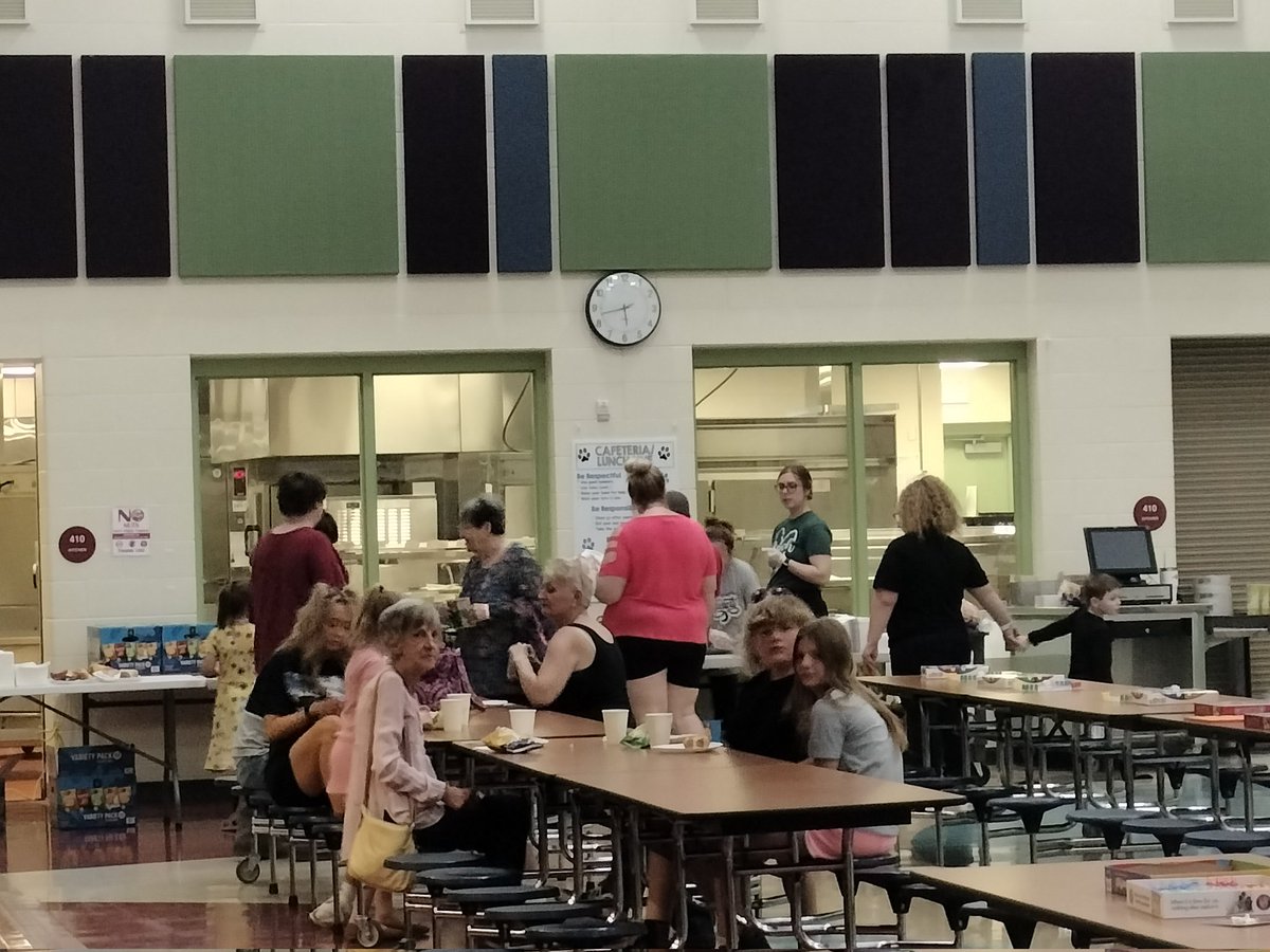 MsSorrentinoHES's tweet photo. @Hamilton_BPE is having #BPFamilyFUN tonight! We have a packed house!
#BigBlueOnTheMove
@BPPrincipalHCSD @Hamilton_TchDir https://t.co/kAGchHCnfv