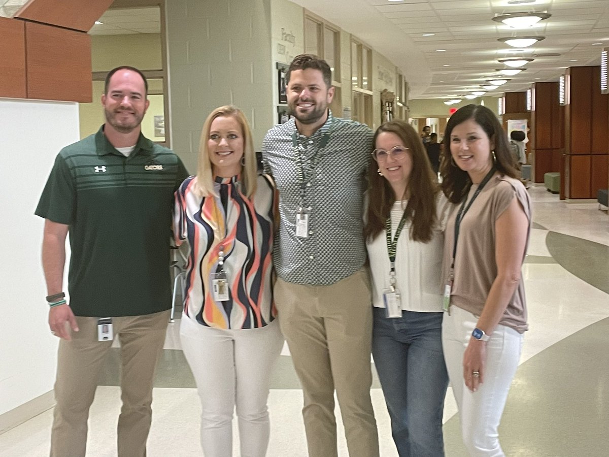 AlisaLong33's tweet photo. Congratulations to these amazing teachers for making the top 5 finalists for teacher of the year!  @mgmgators https://t.co/sbIJjZC7kZ