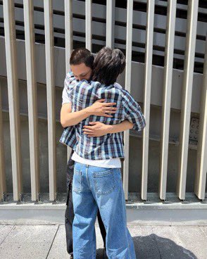 candylove0605's tweet photo. I wanted to say this yesterday but people may get more emotional

I love how the EXOs and their bodyguards went all out for Jongin yesterday; since in past enlistments, we saw most with their fathers and those that we didn’t see were probably there to send off their son too https://t.co/zrtIQcYfEi