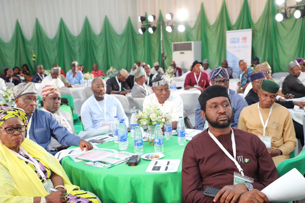 PLACNG's tweet photo. 1/ #Photosplash of participants from Day 5 at the ongoing Induction Programme for members-elect of the 10th National Assembly organised by @nassnigeria & @nilsnigeria with support from @PLACNG and @UKinNigeria https://t.co/EA1qzrjQSW