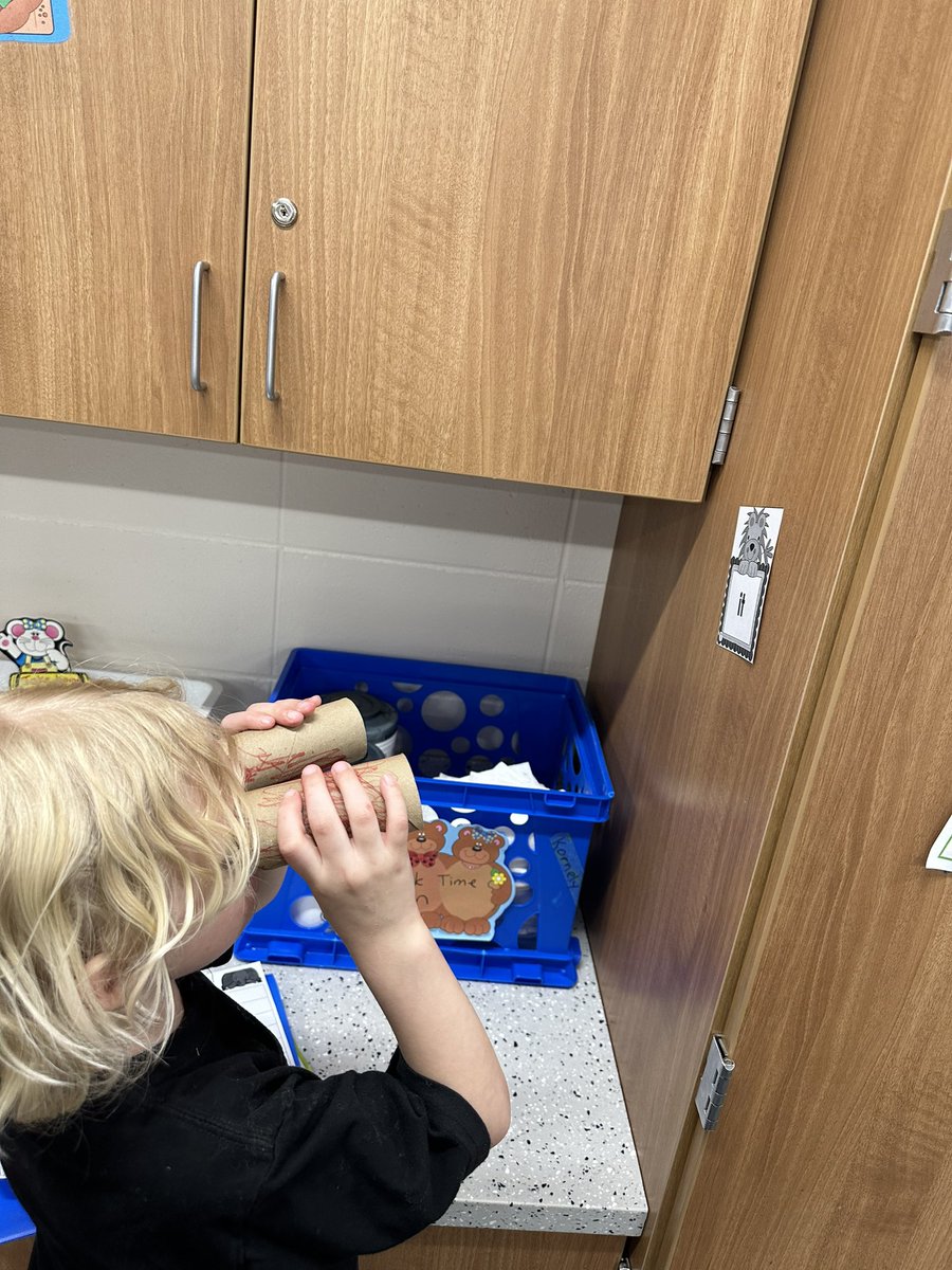 Letter j is for jungle.  Today the students make binoculars and telescopes for write the room.  They had to find the different jungle animal sight words! #reedsvillesd