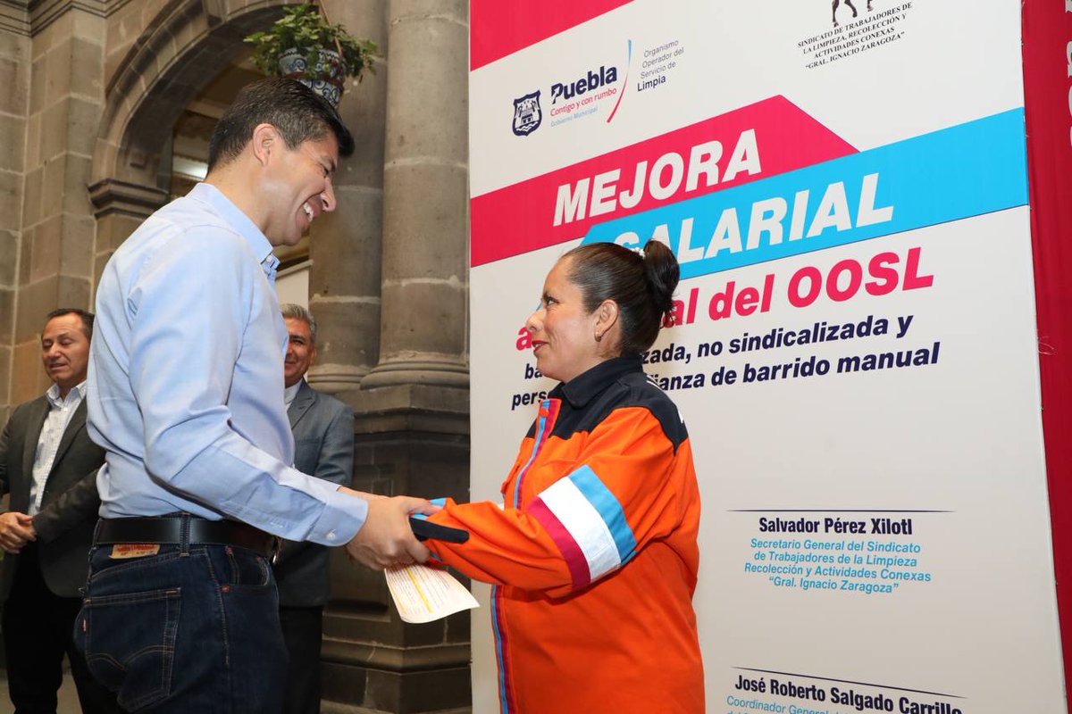 ¡Seguimos sumando esfuerzos por mejores condiciones salariales! ✅🤝 

En el Gobierno del Presidente <a href="/eduardorivera01/">Eduardo Rivera Pérez</a>  se incrementó el salario base y apoyo de despensa para las y los trabajadores de barrido manual.  

#ContigoYConRumbo