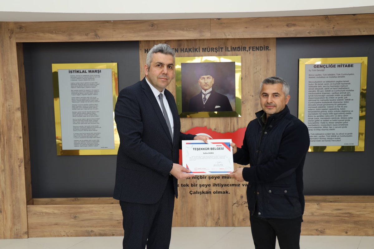 SamsunGZYFenLis's tweet photo. Törene katılan İlçe M. Eğt. Müdürümüz Sn. Mehmet İrfan YETİK tarafından, projede yer alan yönetici, öğretmen ve öğrencilere Teşekkür ve Katılım belgeleri verildi. Destekleri için İlçe M. Eğt. Müdürümüz Sn. M. İrfan YETİK ve Şube Müdürümüz Sn. İsmail KİRENDİBİ'ne teşekkür ederiz. https://t.co/35hJevE5Nu