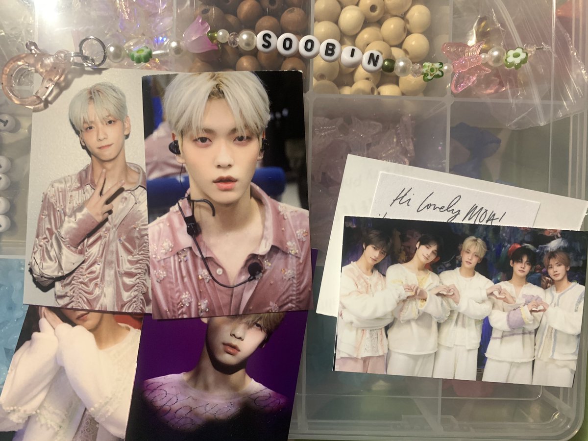 kimbocoups's tweet photo. txt freebies for Duluth Day 2 are almost done! Each freebie will include a member keychain, 2 random photos of them and a group photo with a little note on the back! Plus I’ll have a couple of txt keychains!! let me know if you would like to trade♥︎ https://t.co/2Ctshi4KJ8