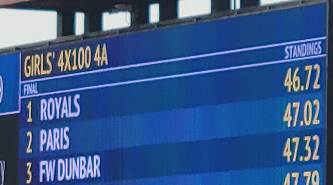 FWISDAthletics's tweet image. Congratulations, Dunbar, for getting #underthetent!! It's medal time! 
@DunbarFWISD