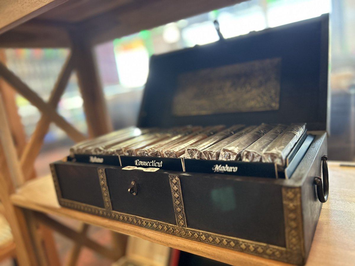 LUXSnC4545's tweet photo. 🔔CALLING ALL CIGAR LOVERS 🔔Come take a tour through our humidor, full of your go to stogies and luxury cigars #luxsmokeandcigar #cigars #humidor #oliva #fatbottombetty #zucar #cohiba #arturo #torodulce #rockypatel #carillo #macanudo #exaclibur #superfly #shadymoose #tatiana https://t.co/Db0NC6mAw6