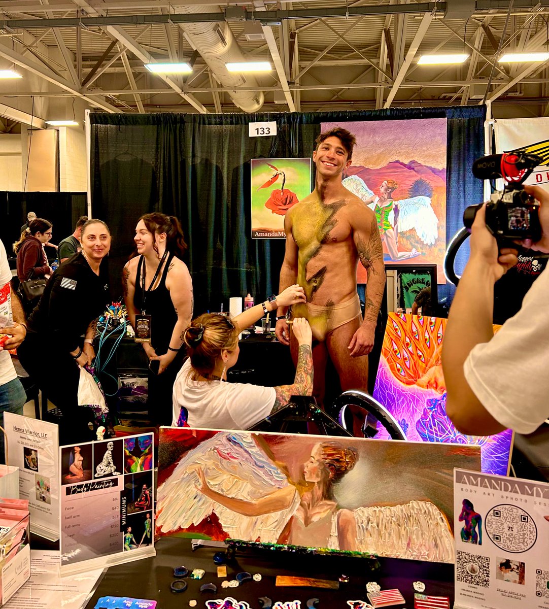 AmandaMyth_'s tweet photo. Hey! My name’s Amanda Myth.  
I’m an artist in Fort Bragg, NC originating from NYC, bounced around the USA and South Africa creating murals, doing fine art commissions and my favorite- BODY PAINTING 🥰 where I get to bring designs to LIFE! For more 👀- https://t.co/LOrgD9JkI7 https://t.co/pMxJFSKeWI