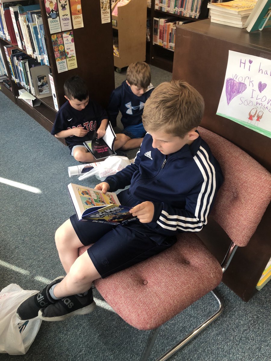 NPSlibrarymedia's tweet photo. Best Time Of The Year- LGN Bookfair!!!♥️#npslibrarymedia #sixtenprincipal #littleschoolbigheart https://t.co/1U7Gt2sfLh