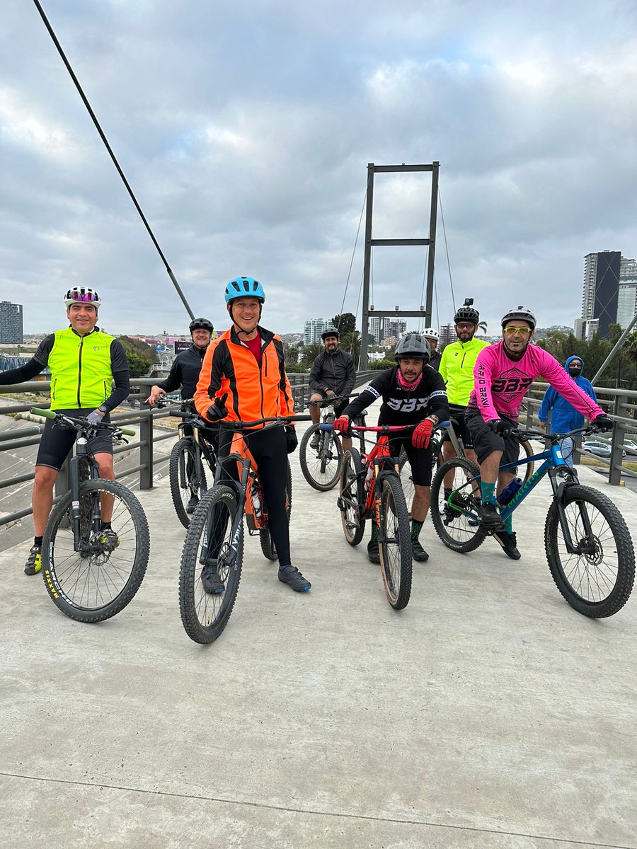 Excelentes rodadas con Barrio Bravo Riders!

Hoy tocó ruta demandante subiendo por atrás de las aguas termales rumbo al aeropuerto.

La bicla es de las mejores formas de conocer friegos de rincones de la bella Tijuana.

#pueblobicicletero #tijuana #bikelife #cyclinglife #mtb