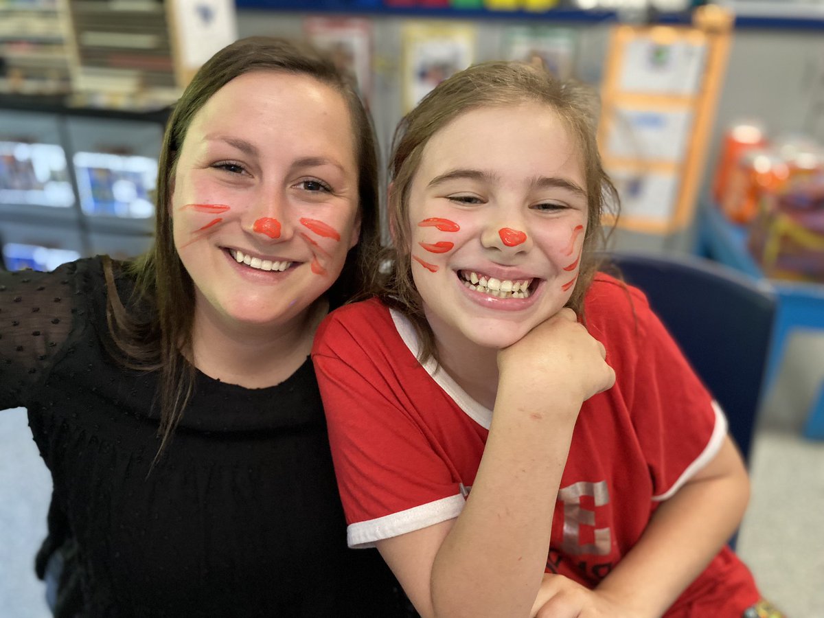 Two #cuties together in #art! When the kids ask for more #fun and #games, it’s #delivered! #gecdsbGAINS @Amandaruggaber @MrsMoore119 @WinneyKelly @kathcollins67 @PEPanthers @gecdsbpro #YoureTheBest #ILikeYou #YouAreSpecial #friendshipInLearning