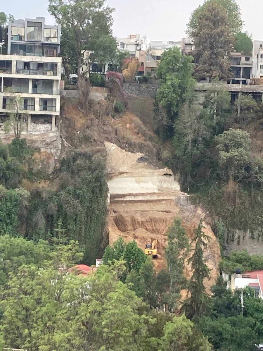 ACHEcolonos's tweet photo. Así el avance imparable de la destrucción de nuestras barrancas y Áreas Naturales Protegidas. #ANP @CONANP_mx @Edomex @SEMARNAT_mx @greenpeacemx @Greenpeace @CEPANAF https://t.co/7s3QGpw4d0