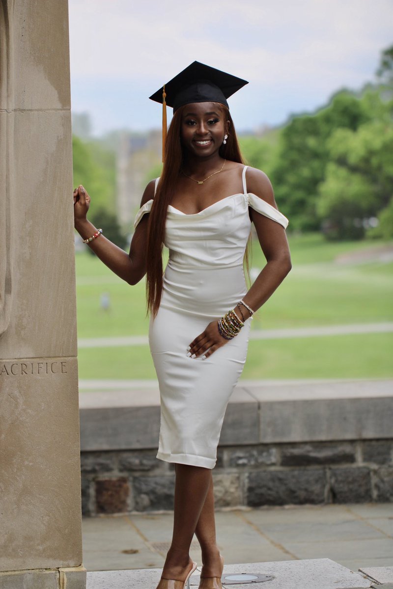 _cassieeq's tweet photo. alumna status loading …🎓 https://t.co/N1di10bub9