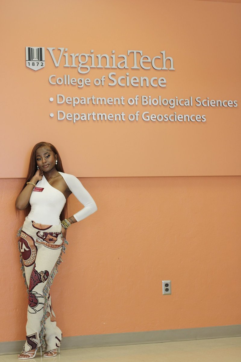 _cassieeq's tweet photo. alumna status loading …🎓 https://t.co/N1di10bub9