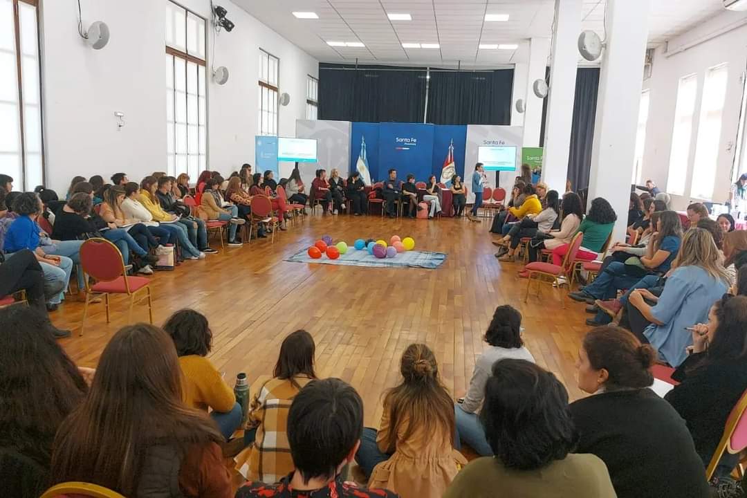 leogorbacz's tweet photo. En el marco de #CONISMA, junto al @msalnacion y al @MinGenerosAR,
profesionales de la @SDHArgentina participaron del Encuentro "Diálogos en Territorio: salud, género y derechos humanos" en la ciudad de Rosario <sigue> https://t.co/RnqJNrOzvb
