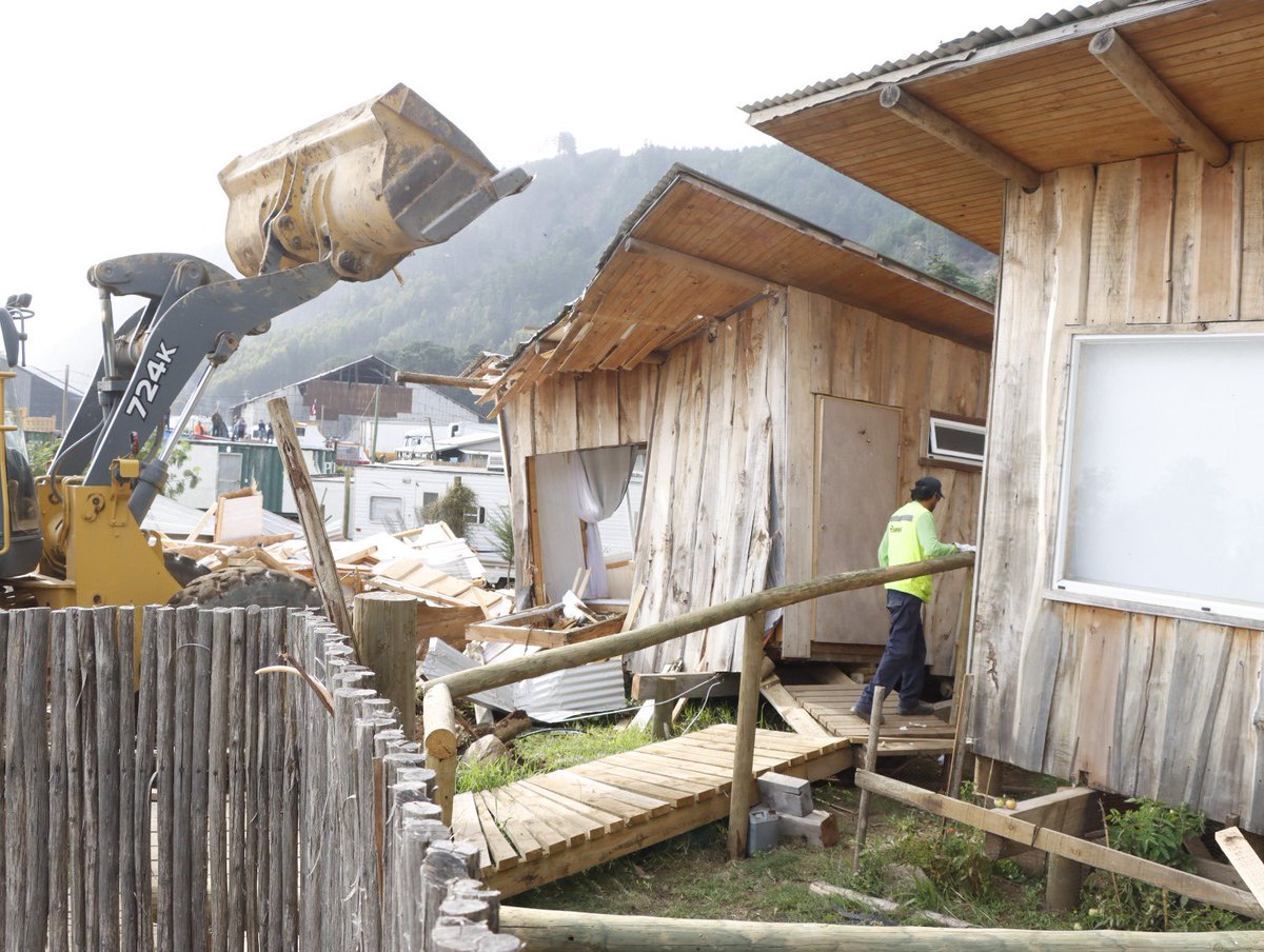 MoralesAmaya's tweet photo. 🔴 Rodrigo Veloso concejal @IMCONSTITUCION: “Hubo aprovechamiento político, supimos por la prensa y no sabemos el gasto en demolición”
- El edil @PDC_Chile 
aseguró que espectáculo #TomaVIP no era necesario y cuestionó al alcalde @faperez71👇🏻
https://t.co/kANei8t2OM @EnLineaMaule https://t.co/PpY7vCVGm8