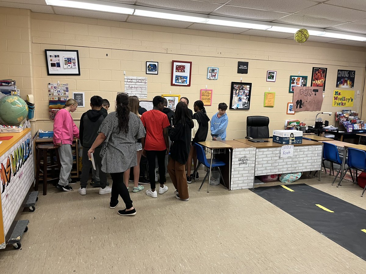 Ms. Woolley’s @VirginiaPost10 Ss created Escape Room puzzles for each other to review important ideas in #ManiacMagee… and loved every minute! #GoodNewsInNJSchools #SpartanLegacy @camatotois @valsorce @NewJerseyDOE