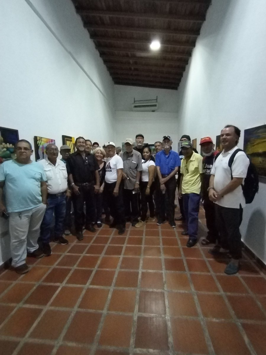Ventanalyaritag's tweet photo. En homenaje a Armando Reveron, pintor de luz
Más de 20 obras artísticas fueron expuestas en el Salón Luis Ramírez Valero en la Casa de la Cultura de Yaritagua 

#diadelartistaplastico
#pintura
#arte
 #voyatiyaritagua #exhibition #talento #yaritagua #yaracuy #venezuela https://t.co/nrUUfhWYL8