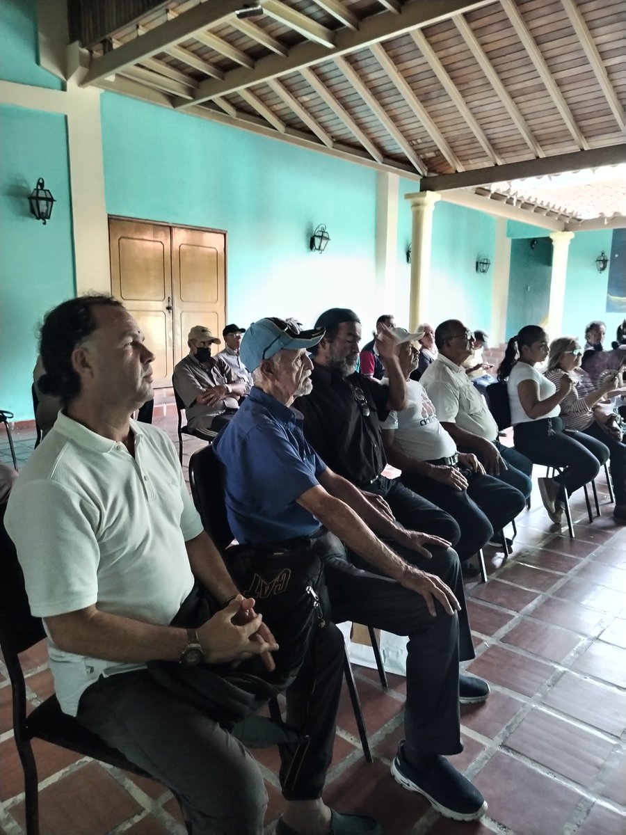 Ventanalyaritag's tweet photo. En homenaje a Armando Reveron, pintor de luz
Más de 20 obras artísticas fueron expuestas en el Salón Luis Ramírez Valero en la Casa de la Cultura de Yaritagua 

#diadelartistaplastico
#pintura
#arte
 #voyatiyaritagua #exhibition #talento #yaritagua #yaracuy #venezuela https://t.co/nrUUfhWYL8