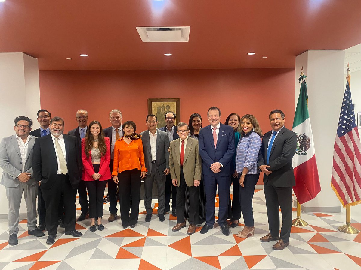 jorgeeuran's tweet photo. Un honor participar en el Jalisco-Texas Economic Business Board creado en el marco de la gira de trabajo de la delegación @GobiernoJalisco  para atraer inversión y desarrollar talento. Gracias @ConsulMexAtn por la invitación.  Siempre creando puentes Texas-México. https://t.co/vIPsL7Ijjd