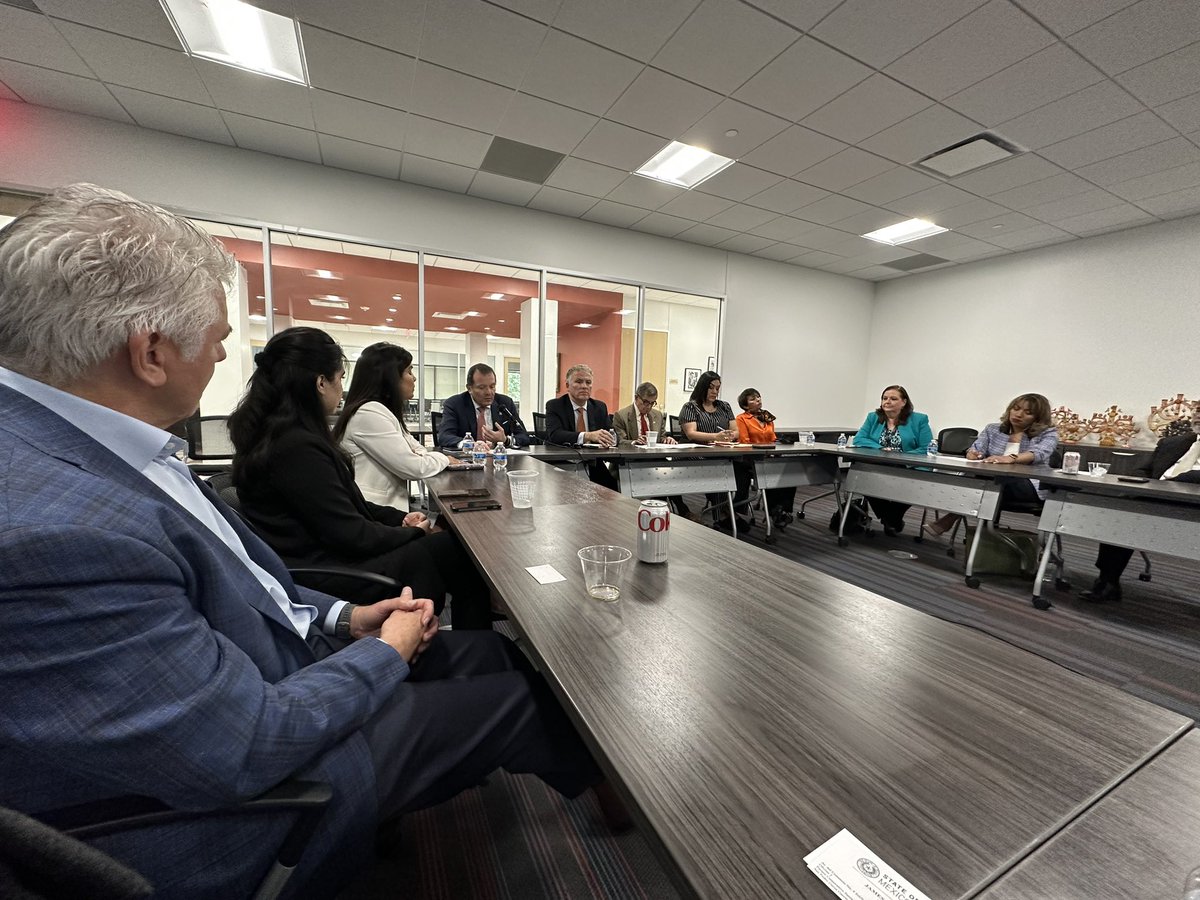 jorgeeuran's tweet photo. Un honor participar en el Jalisco-Texas Economic Business Board creado en el marco de la gira de trabajo de la delegación @GobiernoJalisco  para atraer inversión y desarrollar talento. Gracias @ConsulMexAtn por la invitación.  Siempre creando puentes Texas-México. https://t.co/vIPsL7Ijjd