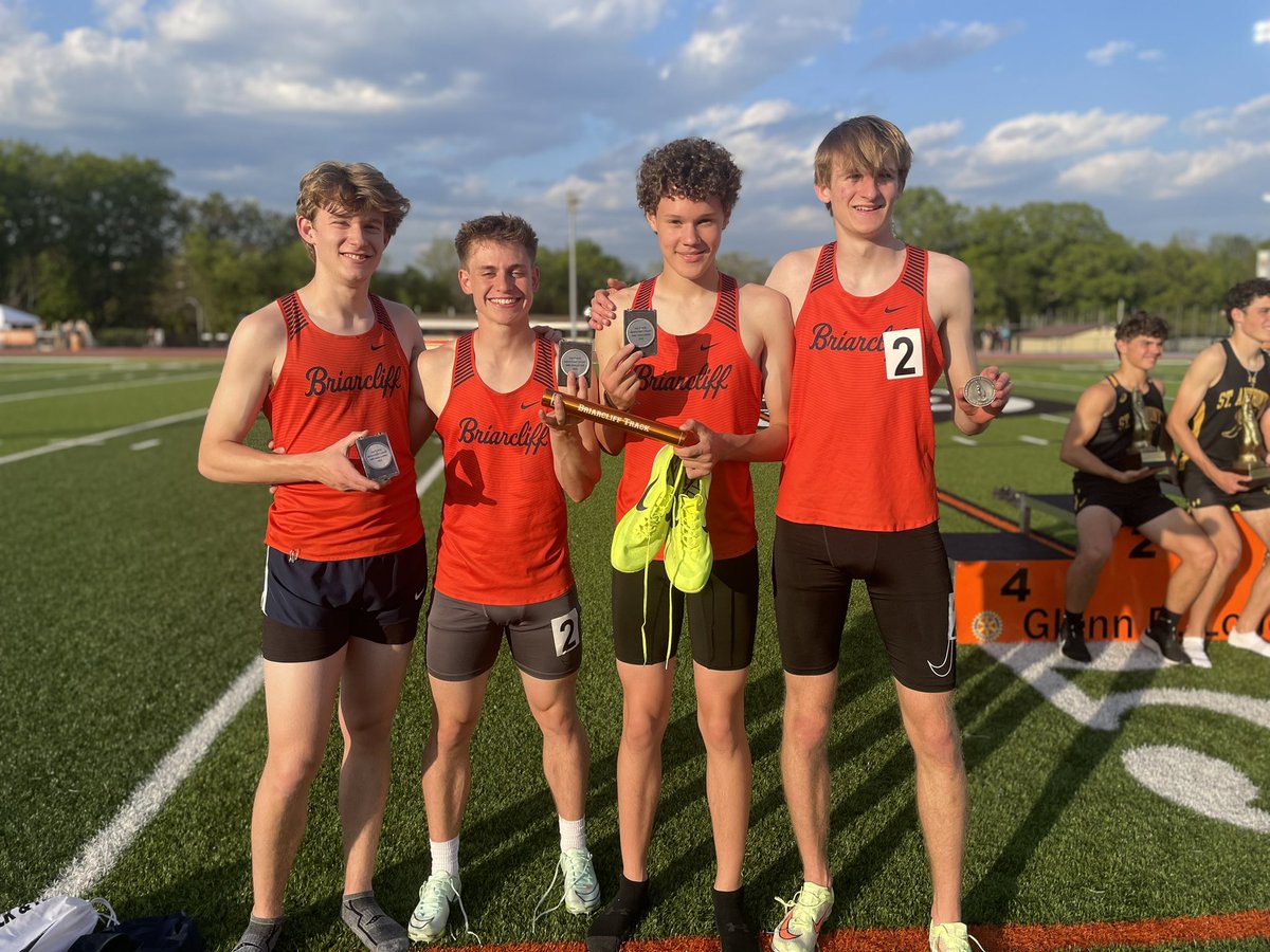 BriarcliffXC_TF's tweet photo. 🚨 school record 🚨 boys distance medley relay smashes the school record by 8 seconds, dropping a NY #5 with a time of 10:29.06, placing 2nd in the East Coast Championship and qualifying for New Balance Outdoor Nationals @cdrops3 @Bcliff_6th_man https://t.co/VtA1Di0gUL