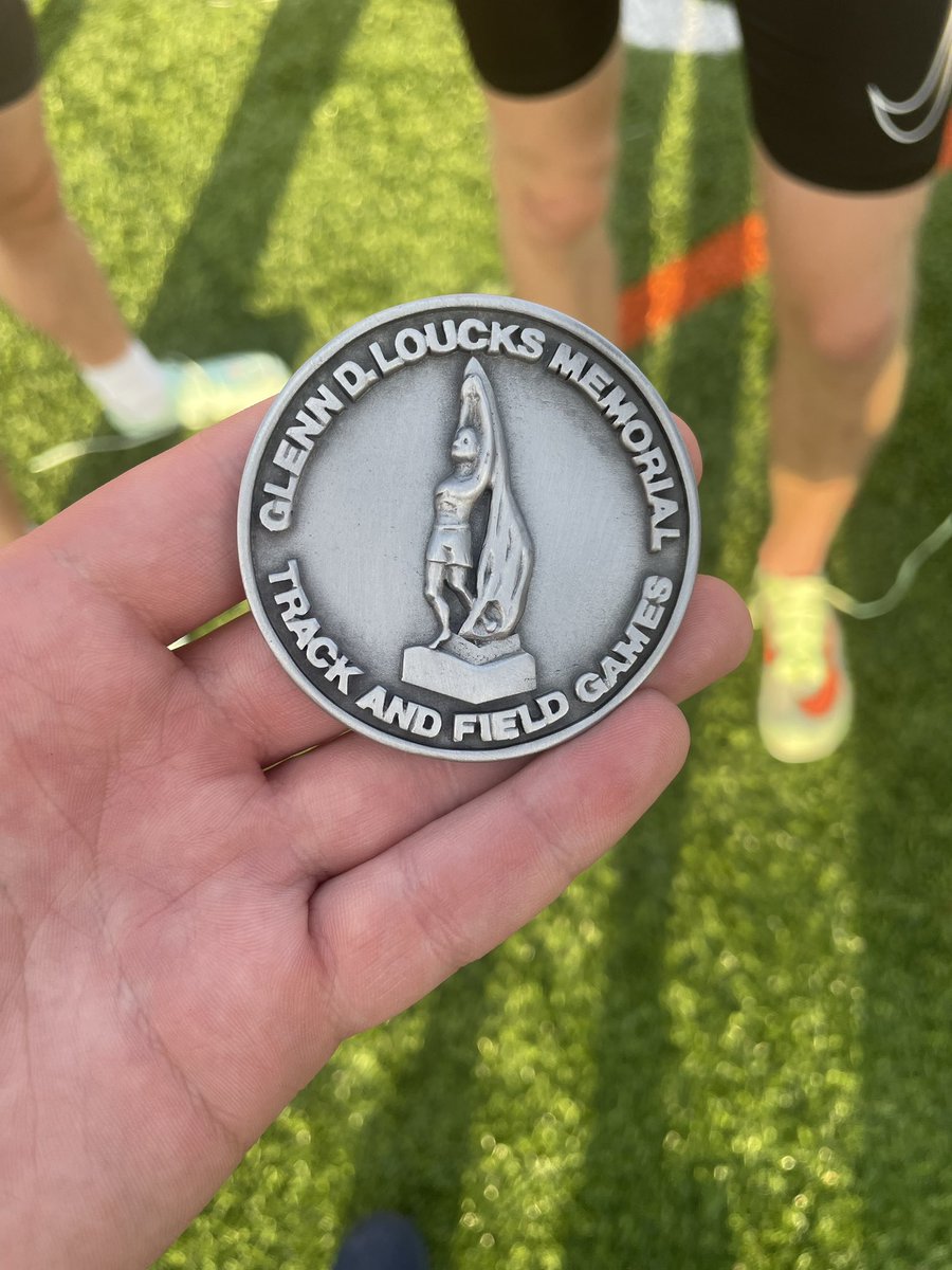 BriarcliffXC_TF's tweet photo. 🚨 school record 🚨 boys distance medley relay smashes the school record by 8 seconds, dropping a NY #5 with a time of 10:29.06, placing 2nd in the East Coast Championship and qualifying for New Balance Outdoor Nationals @cdrops3 @Bcliff_6th_man https://t.co/VtA1Di0gUL