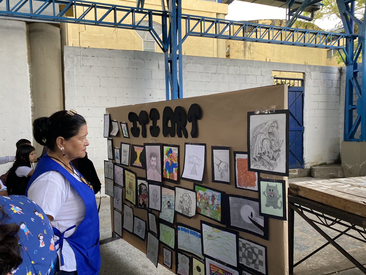 LEDAMCO2023's tweet photo. Retratos, pintura en acuarela, paisajes, mandalas… son parte de la exposición móvil ITIART 👨🏽‍🎨. Realizada por estudiantes de diferentes grados.@Mineducacion https://t.co/VTdrgJ4C9j