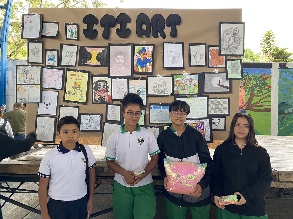 LEDAMCO2023's tweet photo. Retratos, pintura en acuarela, paisajes, mandalas… son parte de la exposición móvil ITIART 👨🏽‍🎨. Realizada por estudiantes de diferentes grados.@Mineducacion https://t.co/VTdrgJ4C9j