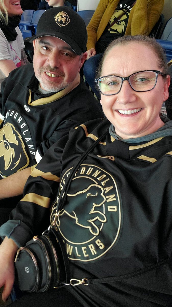 Pick Me!!! <a href="/NLGrowlers/">Newfoundland Growlers</a> <a href="/MBCentre_SJSEL/">Mary Brown's Centre</a>
#Selfie #StandProud #StandOnGuard #JimmyCarr 
Sec 104-Row 17- Seat 2