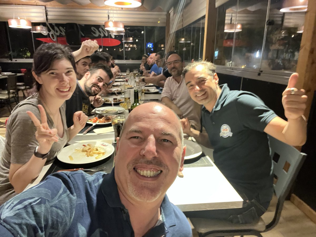 GlobalAzureES's tweet photo. Después de un primer día con más de 50 sesiones SÚPER TOP, nos hacen llegar desde Madrid esta imagen de los ponentes que están preparándose para otro día repleto de conocimiento. Mañana a las 9:00 más! #GlobalAzure #LiveFromSpain https://t.co/DH2c5e3B04
