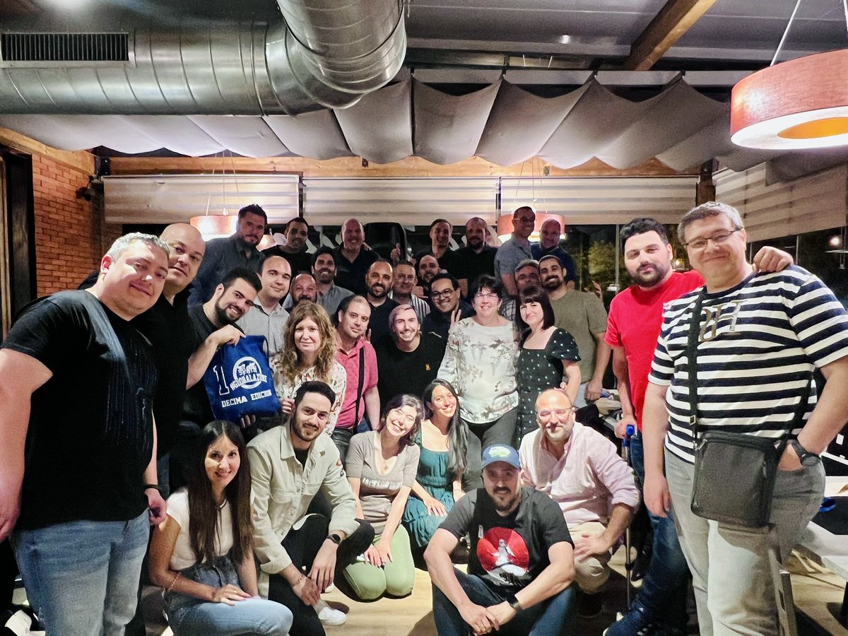 GlobalAzureES's tweet photo. Después de un primer día con más de 50 sesiones SÚPER TOP, nos hacen llegar desde Madrid esta imagen de los ponentes que están preparándose para otro día repleto de conocimiento. Mañana a las 9:00 más! #GlobalAzure #LiveFromSpain https://t.co/DH2c5e3B04