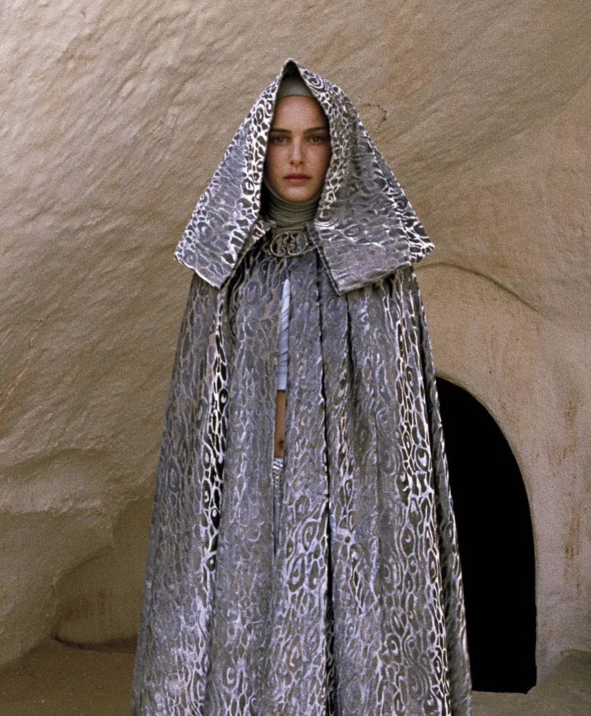 Cineilimitado's tweet photo. Natalie Portman como Padmé Amidala en Star Wars (2002) https://t.co/IJ79VTWpTi
