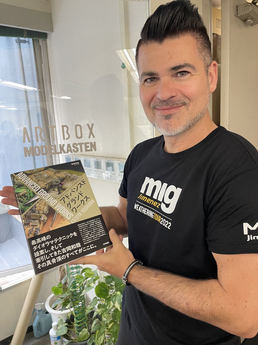 #静岡ホビーショー 5月14日(日)は13時から
我ら  #アーマーモデリング アドバイザーの吉岡和哉さんのサイン会！✨

こちらもミグにお見せしたところ

「カズは僕の友達で、彼は非常に才能がある素晴らしいモデラーだよ！」

と大絶賛。ぜひこの機会にサイン会も参加してね！✨